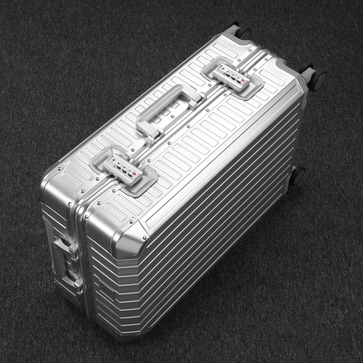 ALUMINUM LARGE SUITCASE SILVER