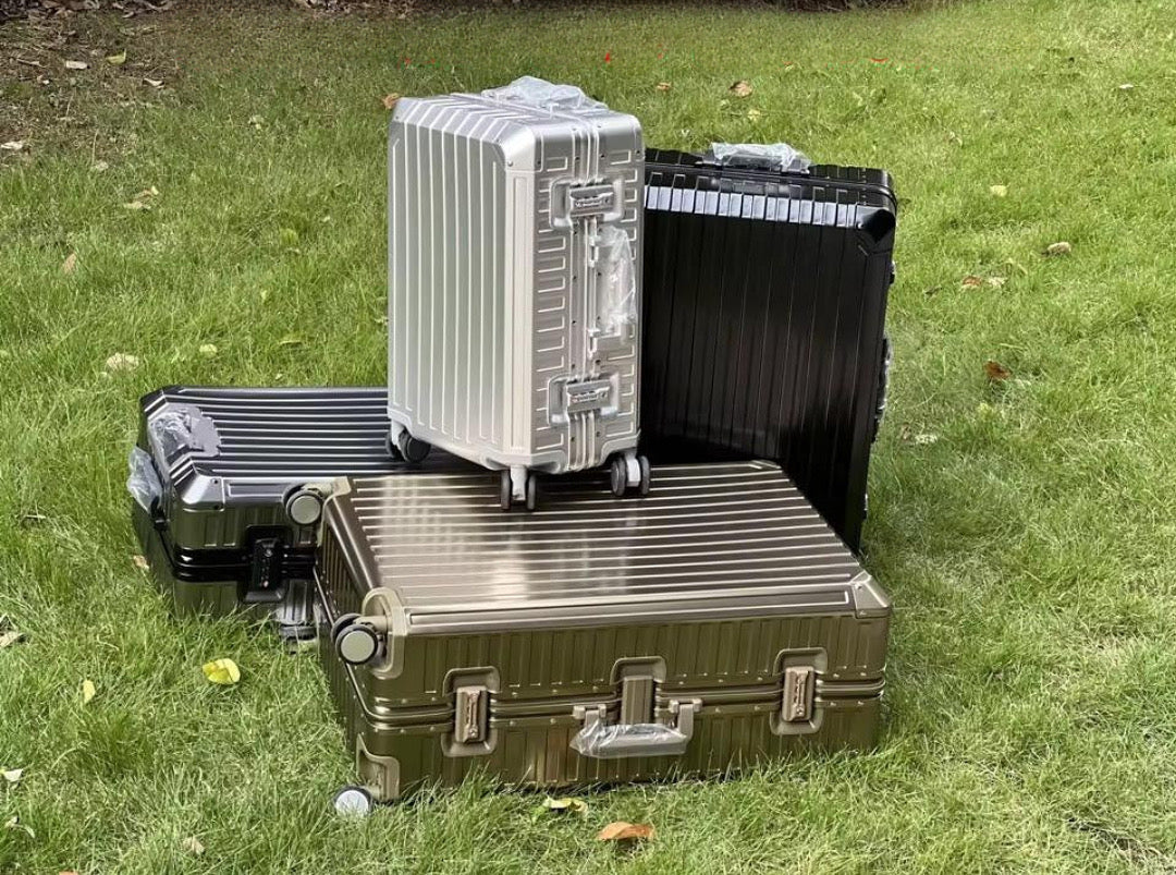 ALUMINUM CARRY-ON SUITCASE CHAMPAGNE