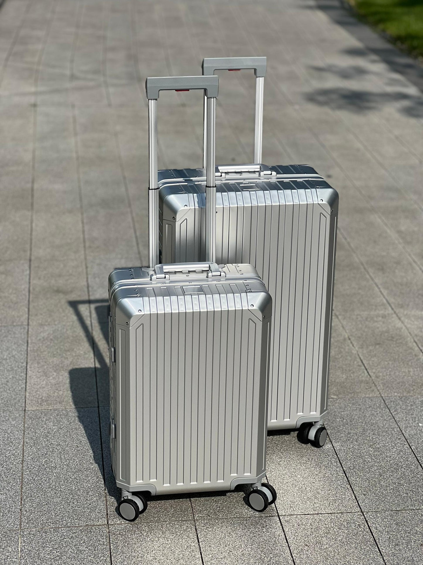 ALUMINUM LARGE SUITCASE SILVER