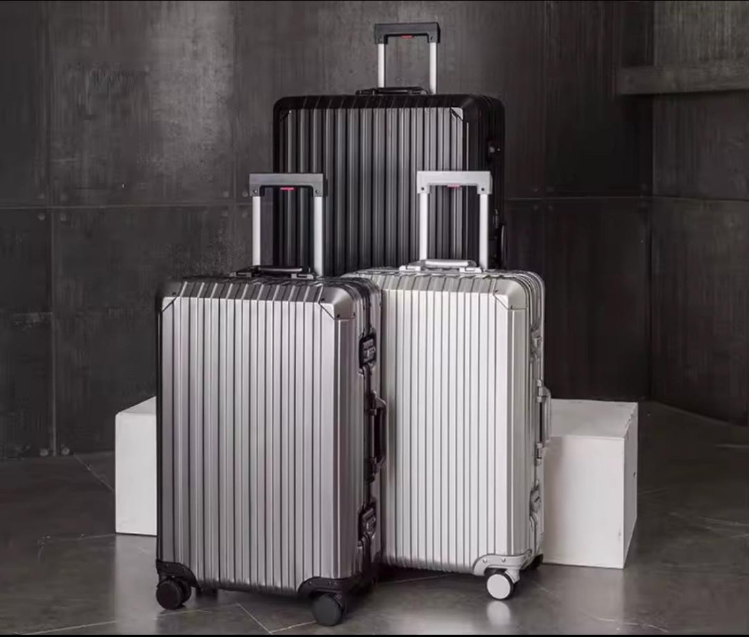 ALUMINUM LARGE SUITCASE SILVER