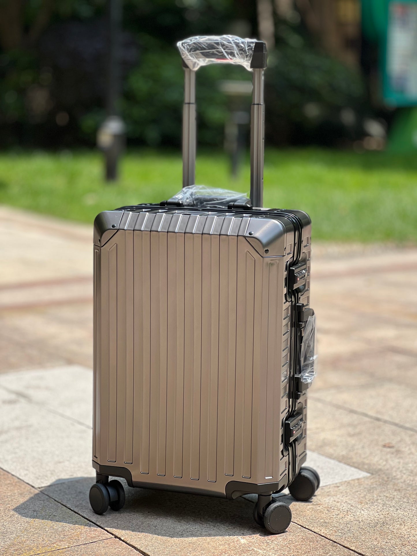 ALUMINUM CARRY-ON SUITCASE GUNMETAL