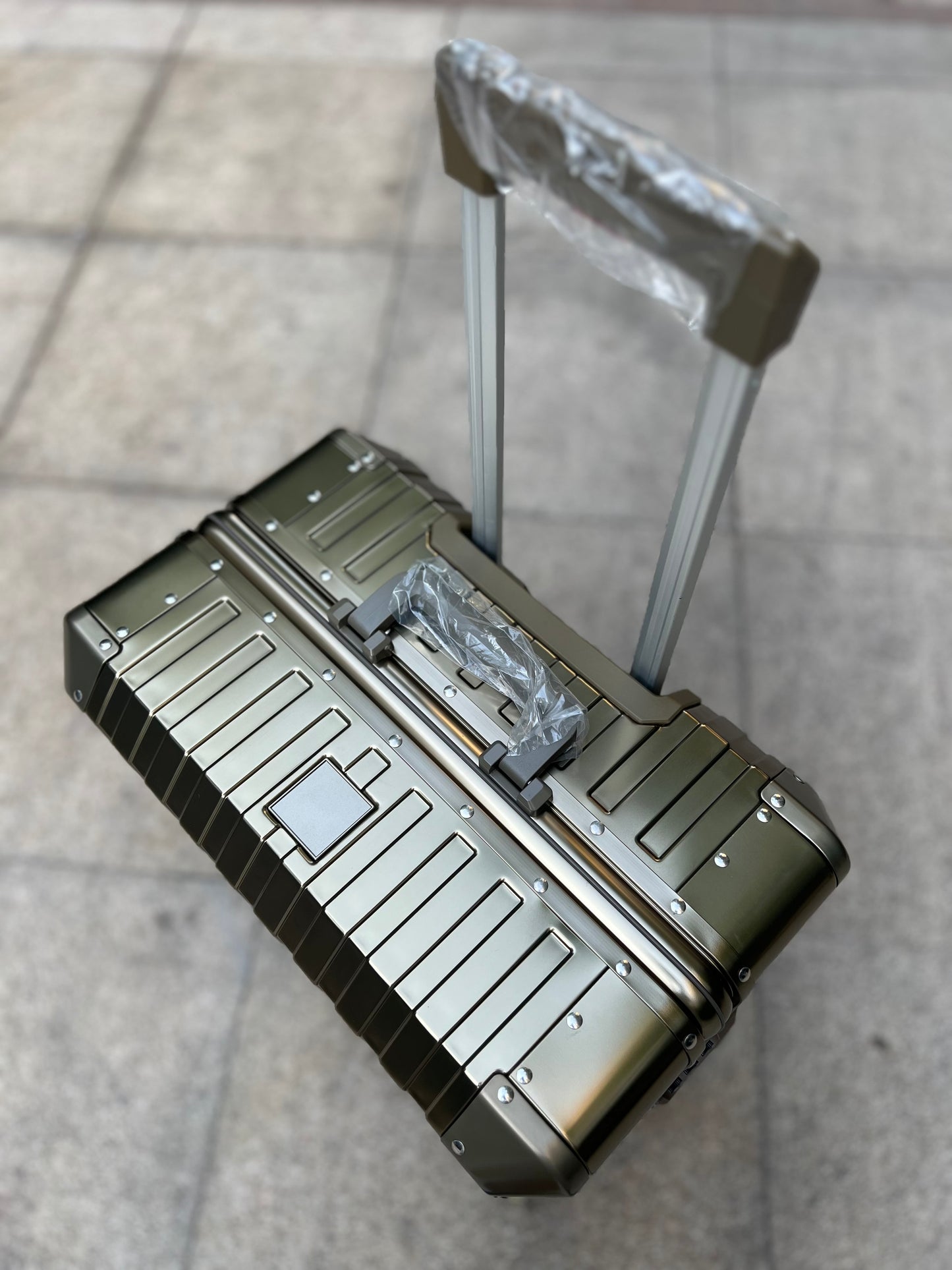 ALUMINUM CARRY-ON SUITCASE CHAMPAGNE