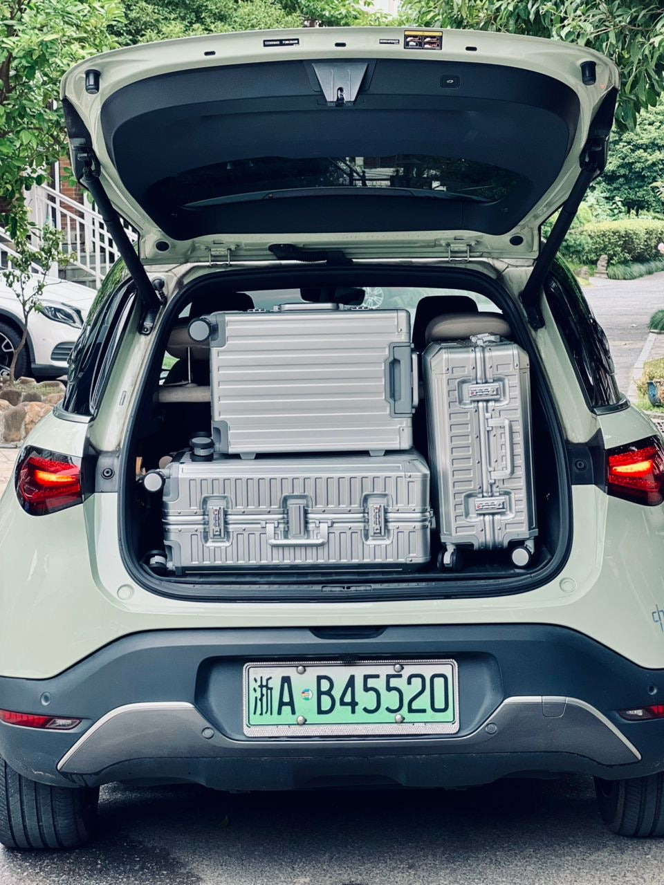 ALUMINUM LARGE SUITCASE SILVER
