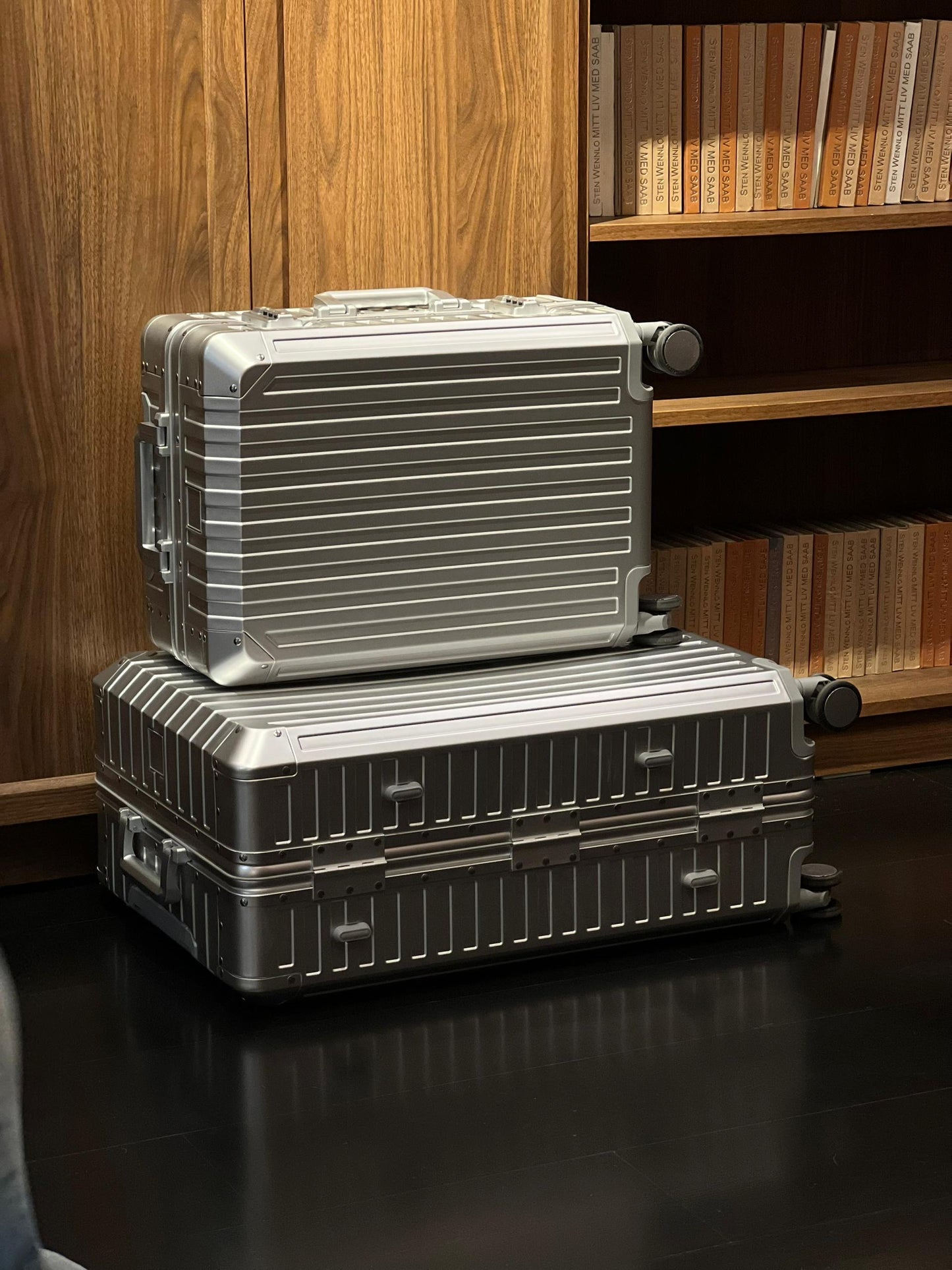 ALUMINUM CARRY-ON SUITCASE SILVER