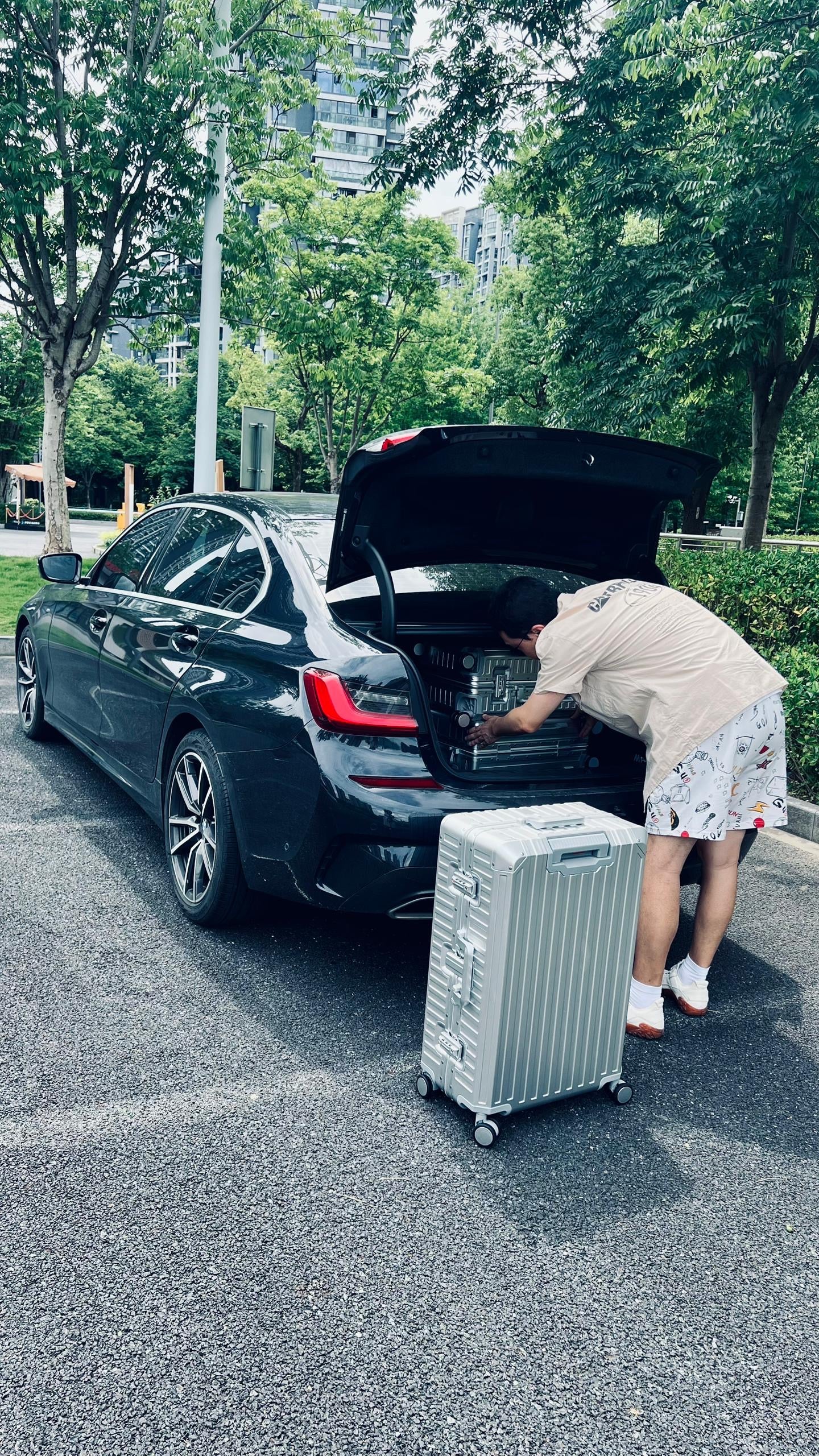 ALUMINUM LARGE SUITCASE SILVER